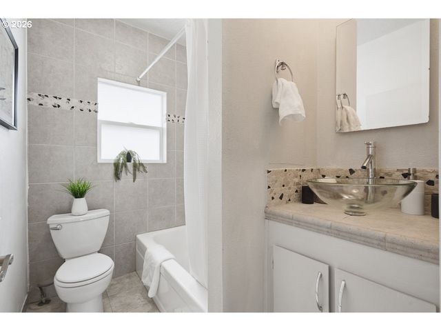 914 Ne 92ND Ave, Portland, OR 97220