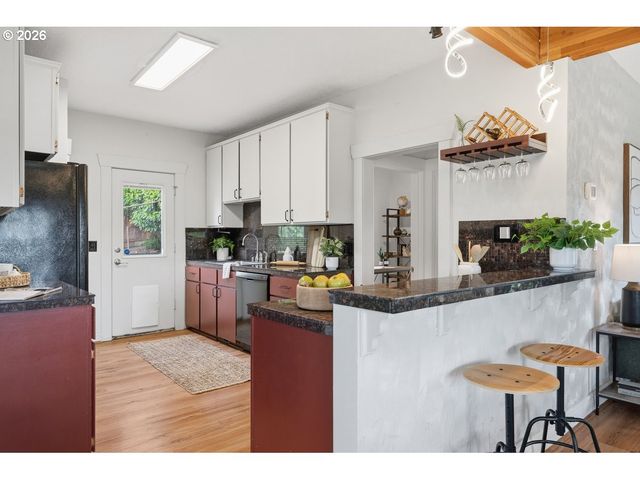 914 Ne 92ND Ave, Portland, OR 97220