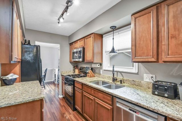 5782 Holland Drive, Hudson, OH 44236