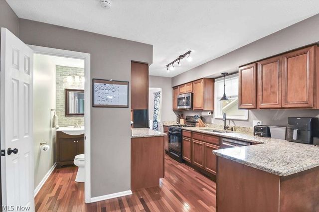 5782 Holland Drive, Hudson, OH 44236