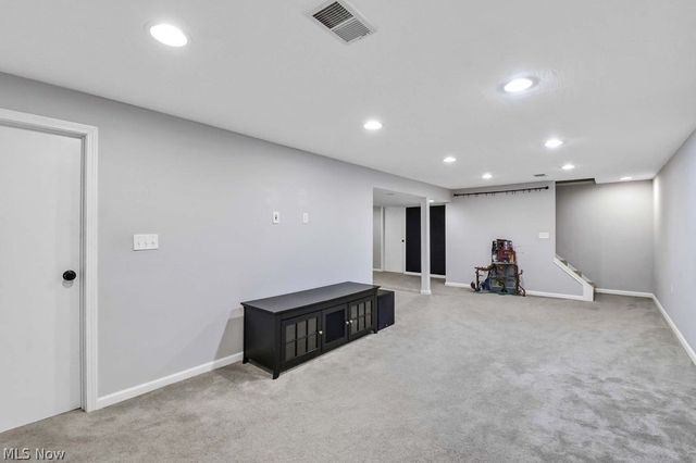 5782 Holland Drive, Hudson, OH 44236