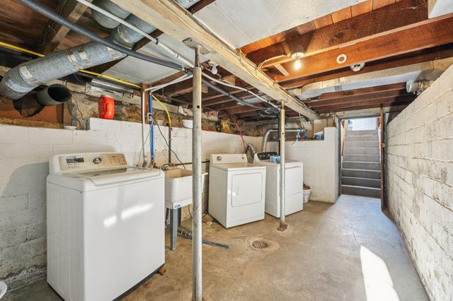 527 6th Avenue NW, Faribault, MN 55021