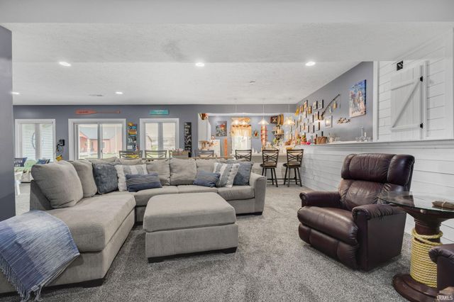 51055 Twilight Dr, Elkhart, IN 46514
