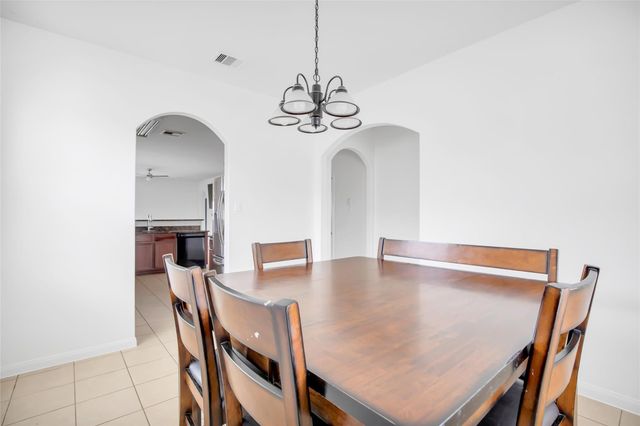 2630 Tracy Lane, Highlands, TX 77562