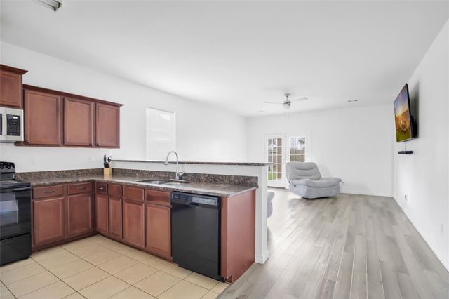 2630 Tracy Lane, Highlands, TX 77562