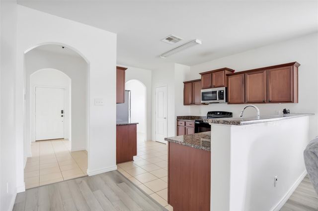 2630 Tracy Lane, Highlands, TX 77562