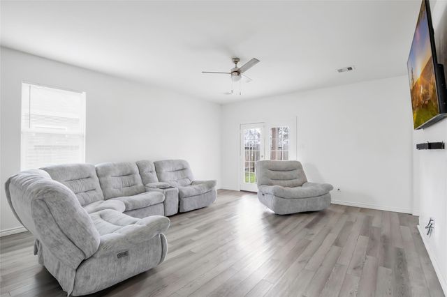 2630 Tracy Lane, Highlands, TX 77562