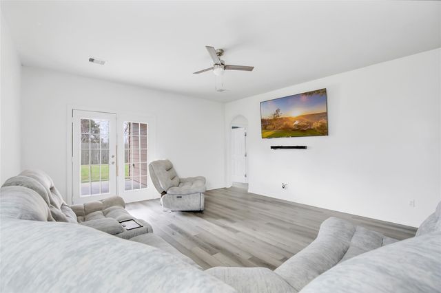 2630 Tracy Lane, Highlands, TX 77562