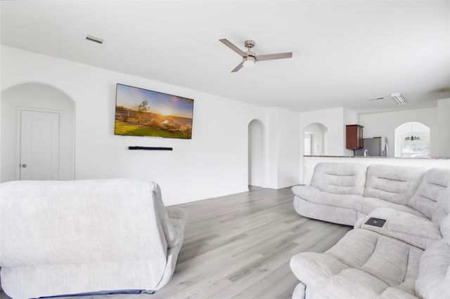 2630 Tracy Lane, Highlands, TX 77562