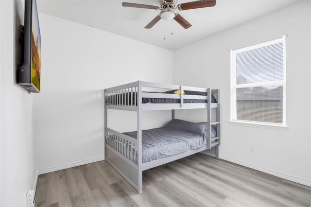 2630 Tracy Lane, Highlands, TX 77562