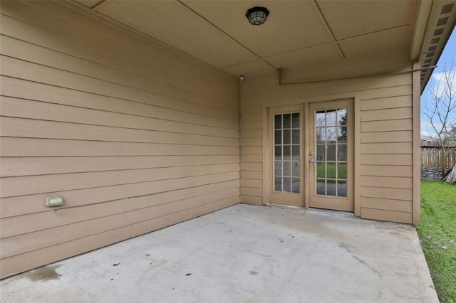 2630 Tracy Lane, Highlands, TX 77562