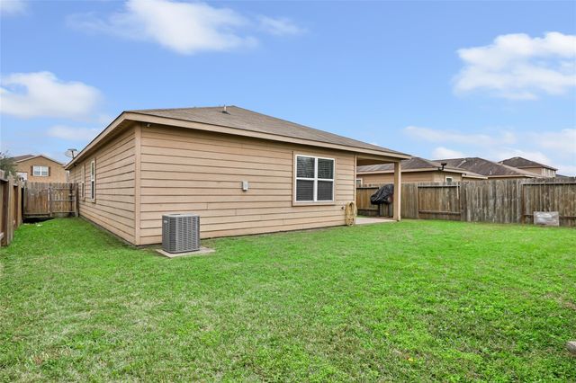 2630 Tracy Lane, Highlands, TX 77562