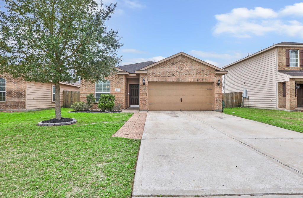2630 Tracy Lane, Highlands, TX 77562