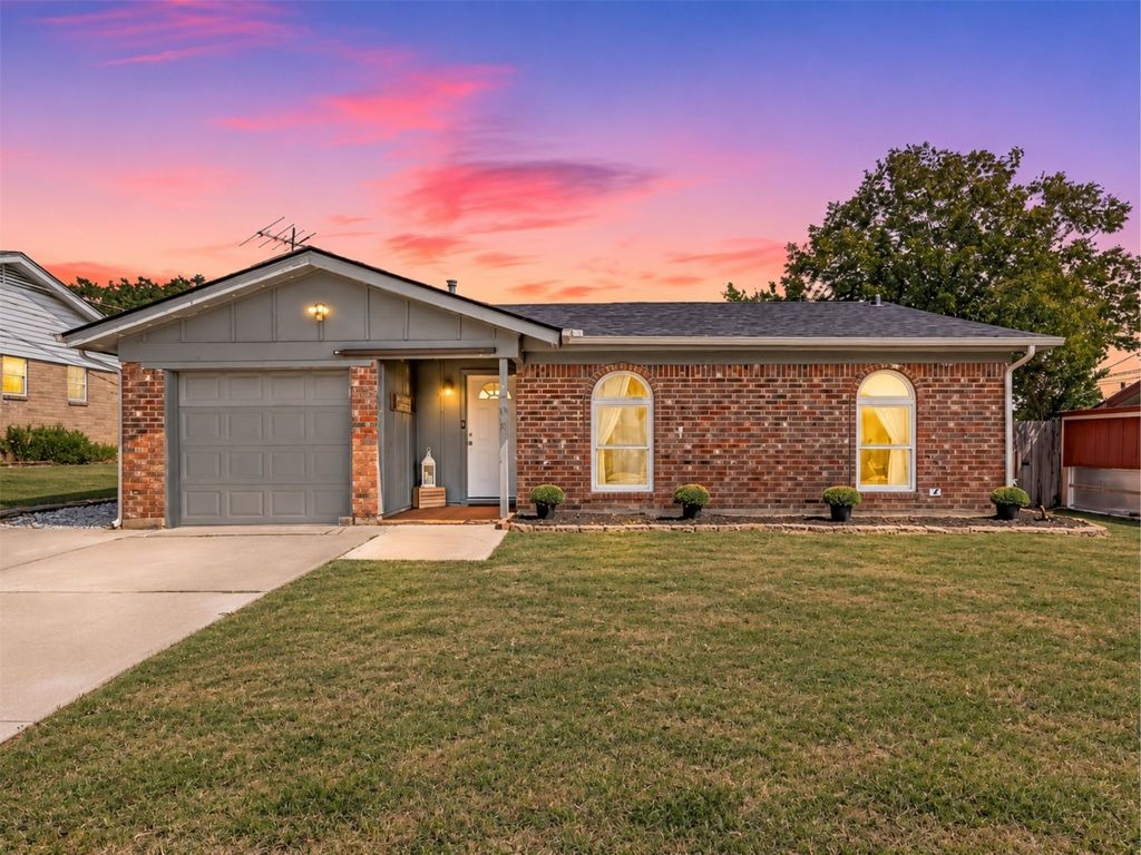 7008 Smithfield Road, North Richland Hills, TX 76182 — exterior