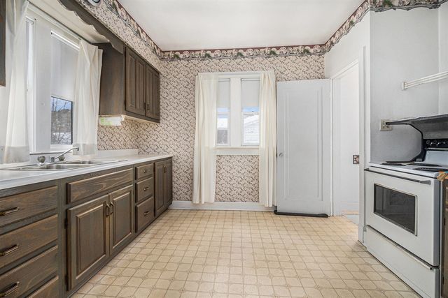 928 Phoenix Street, South Haven, MI 49090