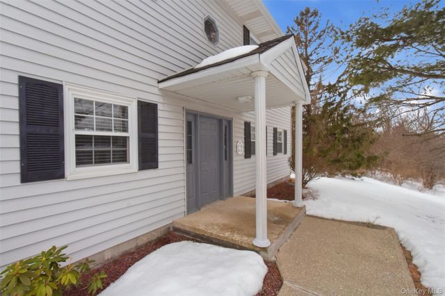 8 Ivy Court B, Fishkill, NY 12524