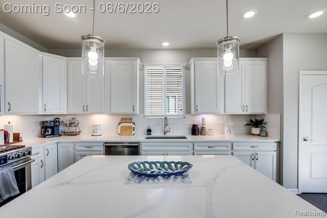 42504 ARBOR Drive, Clinton Charter Township, MI 48038