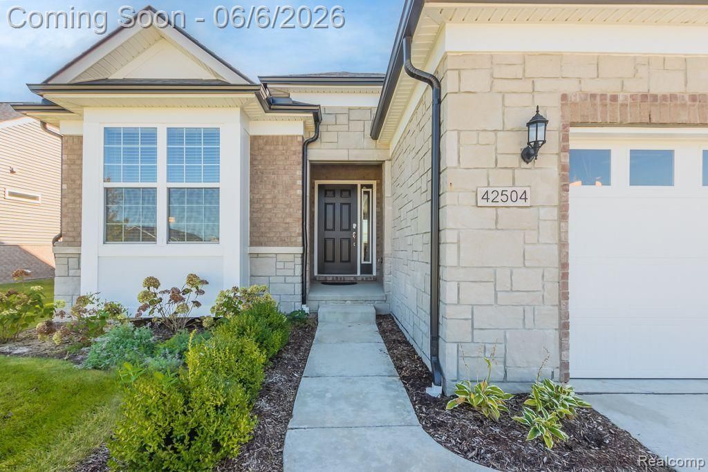 42504 ARBOR Drive, Clinton Charter Township, MI 48038