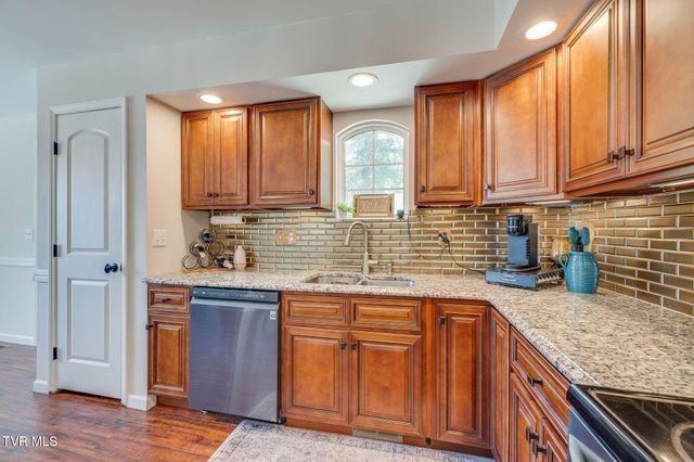 2100 Longreen Road, Kingsport, TN 37660