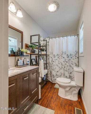 2100 Longreen Road, Kingsport, TN 37660