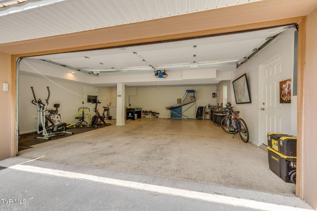 2100 Longreen Road, Kingsport, TN 37660