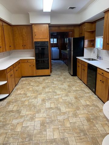 637 Linden, Shreveport, LA 71104