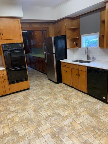 637 Linden, Shreveport, LA 71104