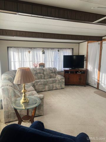 816 W Adams Street, Iron River, MI 49935