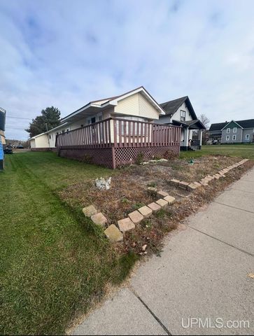 816 W Adams Street, Iron River, MI 49935