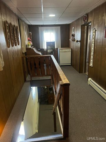 816 W Adams Street, Iron River, MI 49935