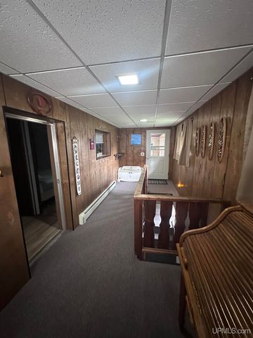 816 W Adams Street, Iron River, MI 49935
