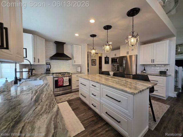 54390 Ashley Lauren Drive, Macomb Township, MI 48042