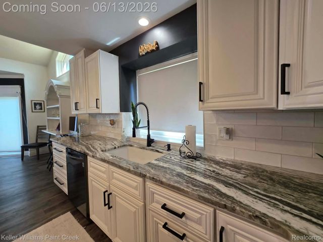 54390 Ashley Lauren Drive, Macomb Township, MI 48042