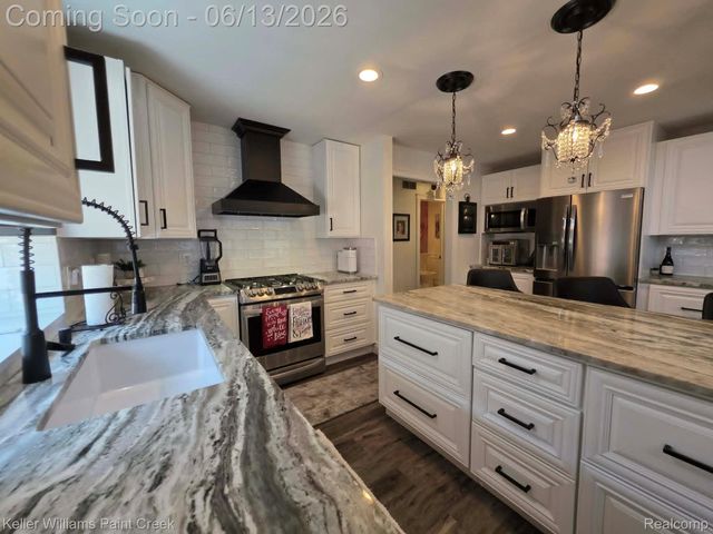 54390 Ashley Lauren Drive, Macomb Township, MI 48042