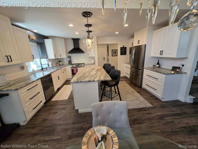 54390 Ashley Lauren Drive, Macomb Township, MI 48042
