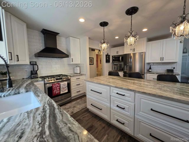 54390 Ashley Lauren Drive, Macomb Township, MI 48042