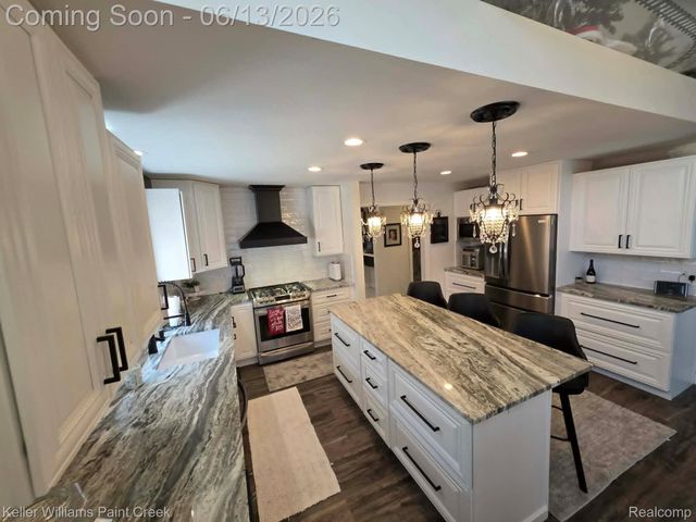 54390 Ashley Lauren Drive, Macomb Township, MI 48042