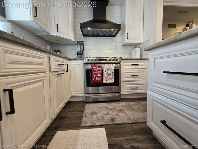 54390 Ashley Lauren Drive, Macomb Township, MI 48042