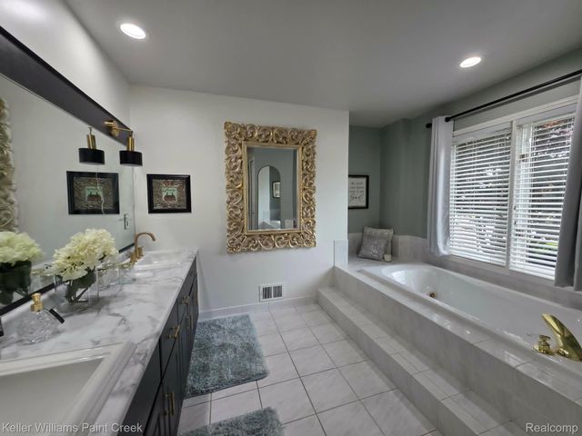 54390 Ashley Lauren Drive, Macomb Township, MI 48042