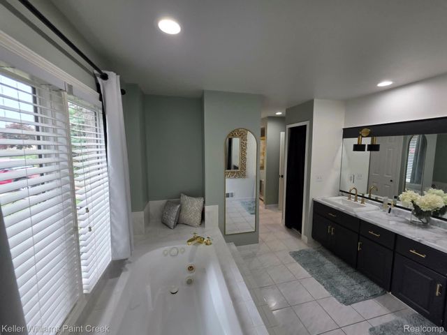 54390 Ashley Lauren Drive, Macomb Township, MI 48042