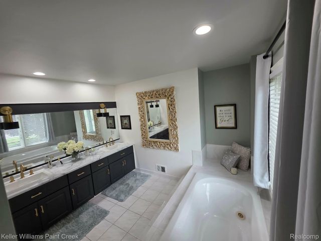 54390 Ashley Lauren Drive, Macomb Township, MI 48042