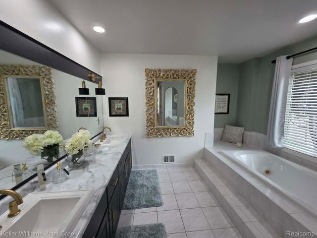 54390 Ashley Lauren Drive, Macomb Township, MI 48042