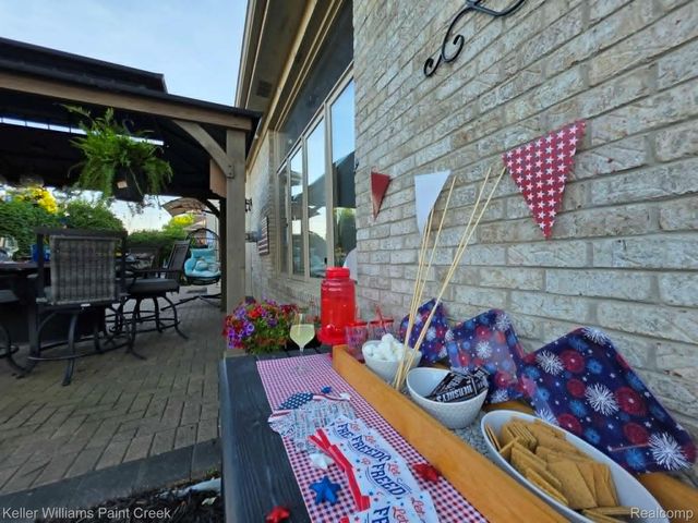 54390 Ashley Lauren Drive, Macomb Township, MI 48042