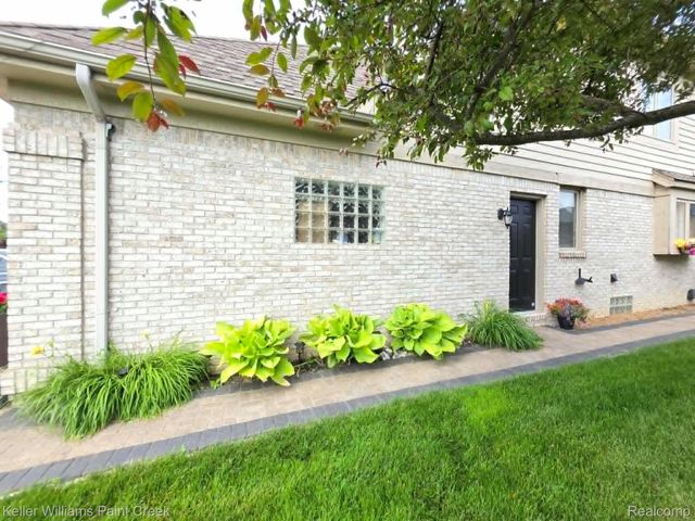 54390 Ashley Lauren Drive, Macomb Township, MI 48042