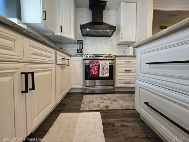 54390 Ashley Lauren Drive, Macomb Township, MI 48042