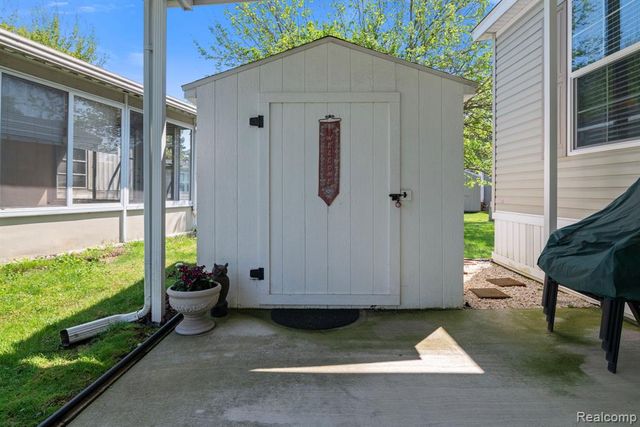 303 Toucan Street, Rochester Hills, MI 48309