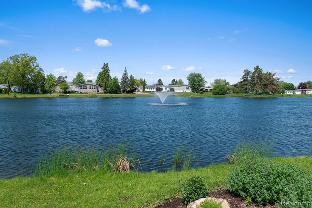 303 Toucan Street, Rochester Hills, MI 48309