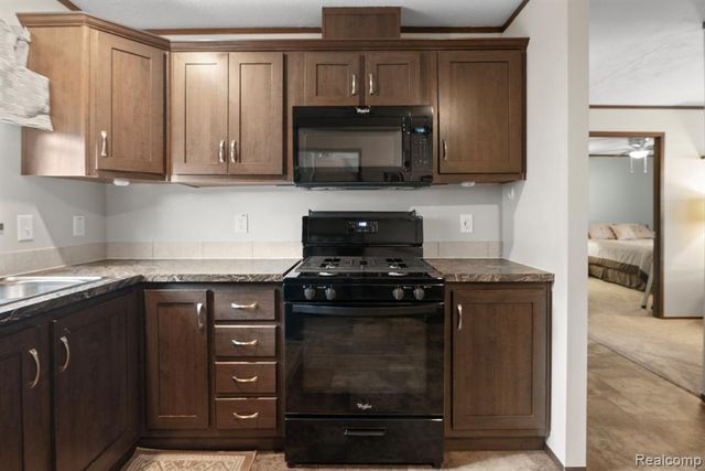 303 Toucan Street, Rochester Hills, MI 48309
