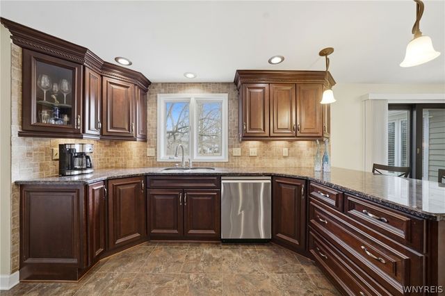 255 Glen Oak Drive, Amherst, NY 14051