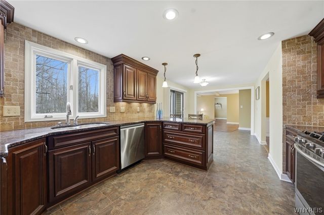 255 Glen Oak Drive, Amherst, NY 14051